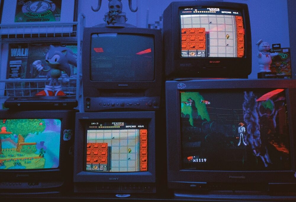 Retro Futurism Design: A Guide to Vintage Sci-Fi Visuals in Modern Art