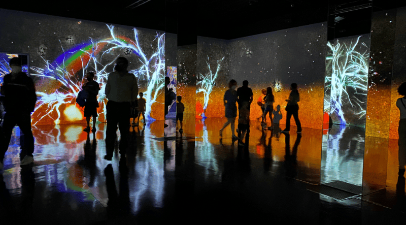 Hybrid Virtual-Physical Display