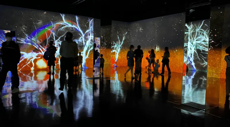 Hybrid Virtual-Physical Display